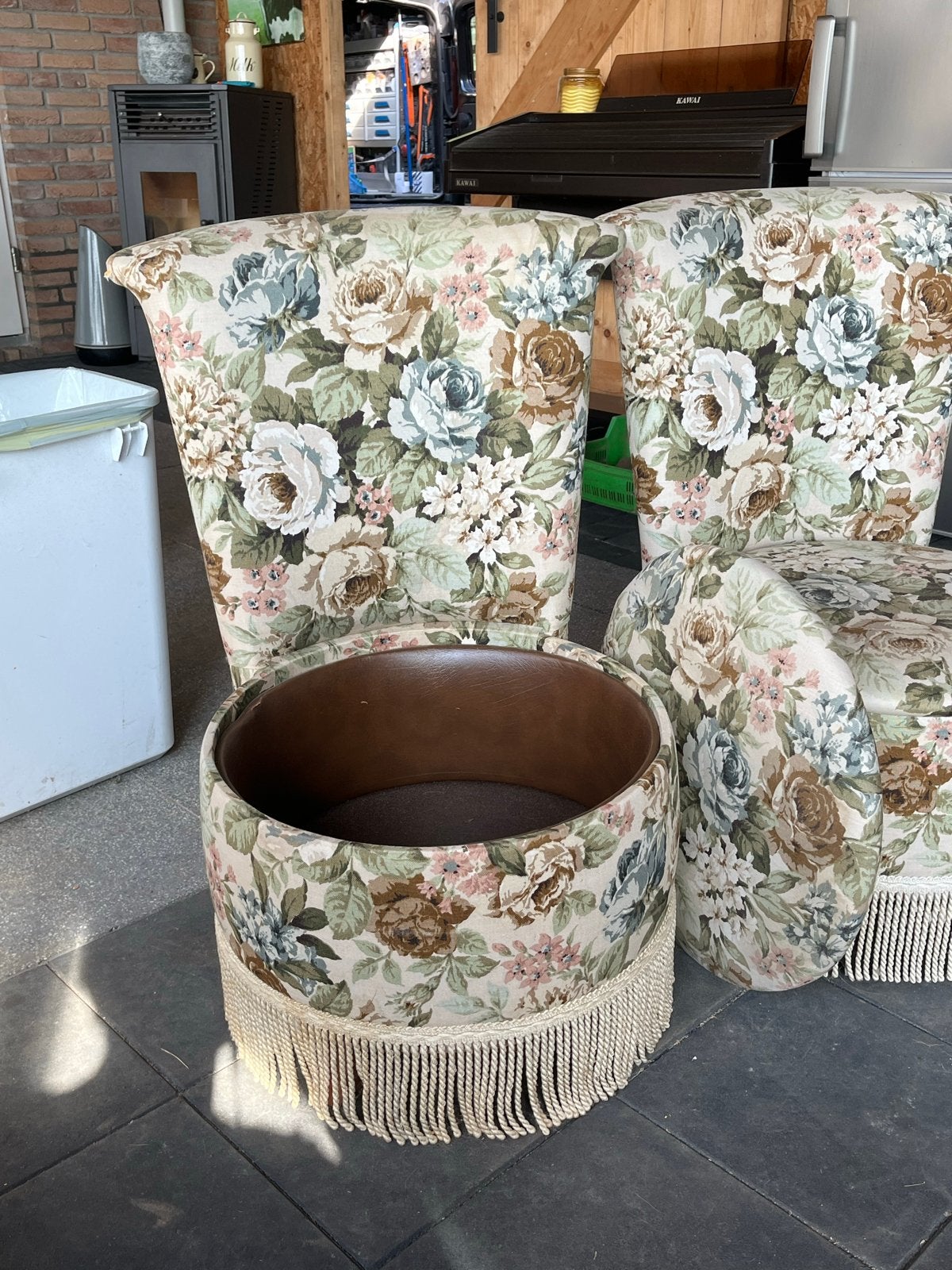 Vintage bloemenprint stoelen met poefjes  per 2, Gebruikt, Rond, Ophalen of Verzenden, Stof