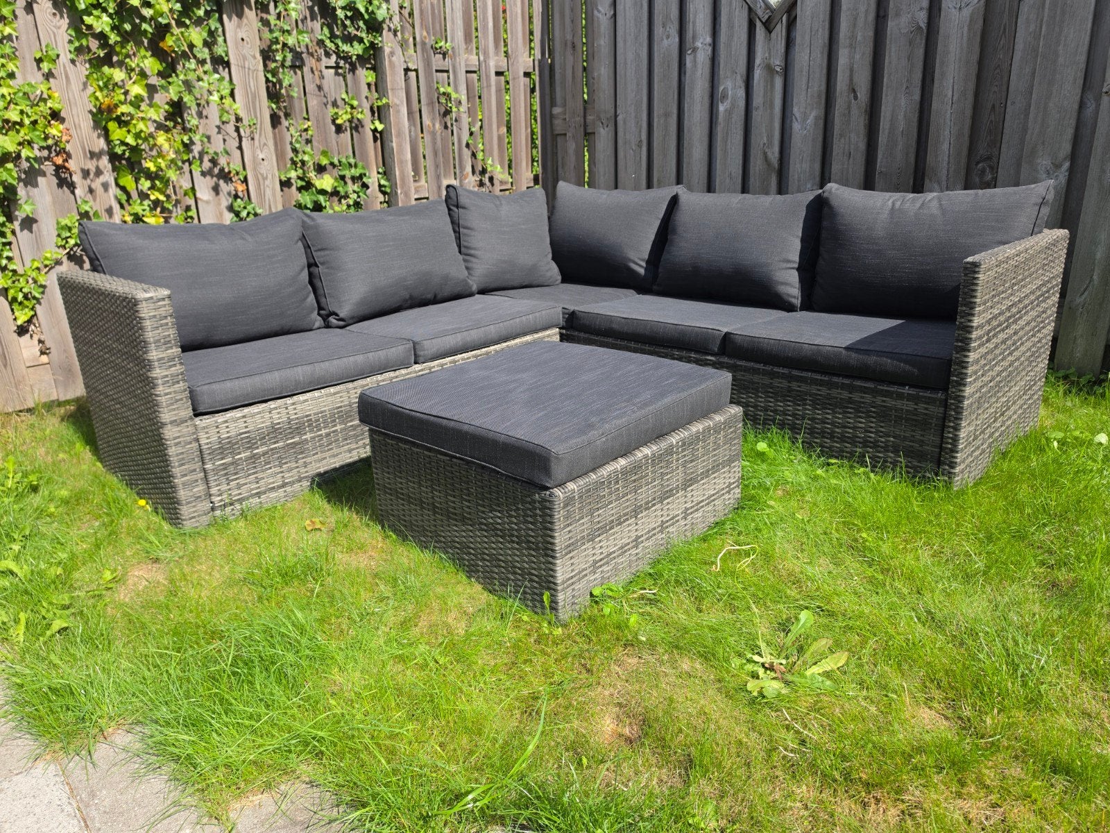 Comfortabele Hoek Loungeset Wicker Grijs/Antraciet + Poef /, Ophalen, Zo goed als nieuw, Wicker, Bank