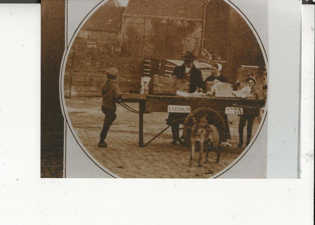 Scheveningen Viskar C Cechlijf met hond Foto, Ophalen of Verzenden, Voor 1920, Ongelopen, Zuid-Holland