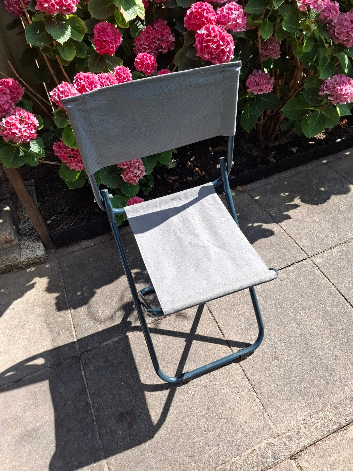Plat opvouwbaar visstoeltje met rugleuning. Arca., Ophalen of Verzenden, Zo goed als nieuw