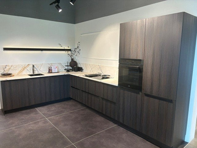 grote showroomkeuken met topcore werkblad, veel lades, Huis en Inrichting, Ophalen, Zwart, Hoekkeuken, Graniet of Steen