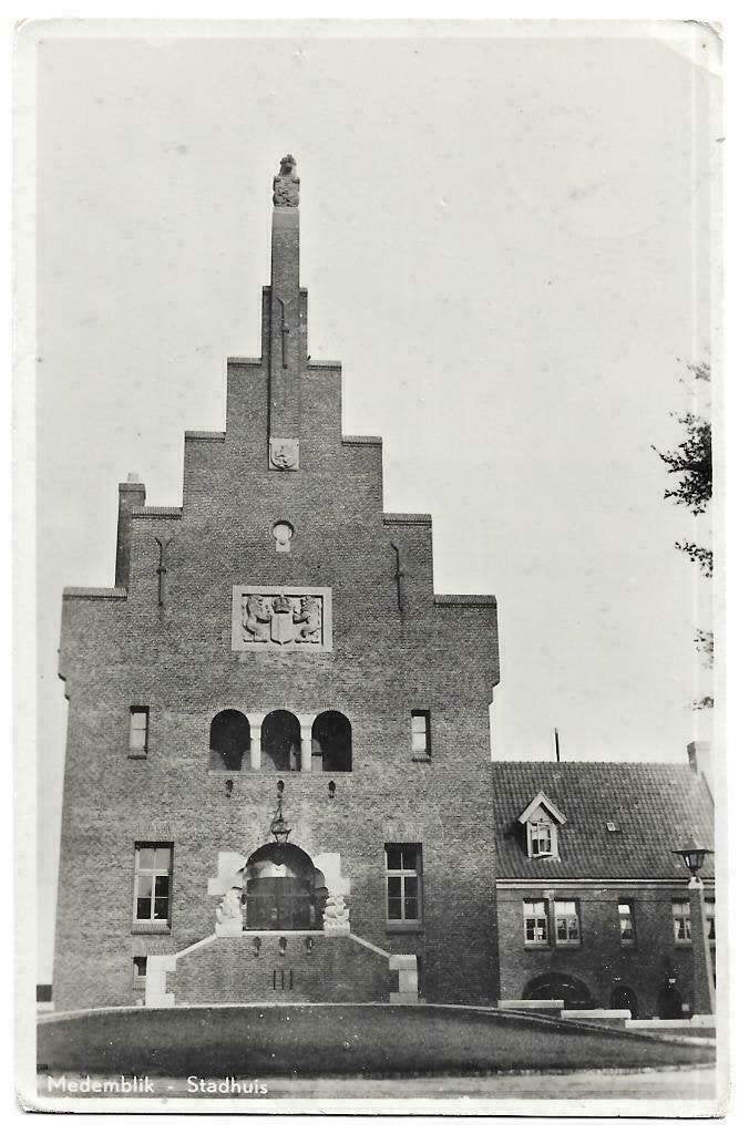 AK Medemblik - Stadhuis, Verzenden, 1940 tot 1960, Gelopen, Noord-Holland