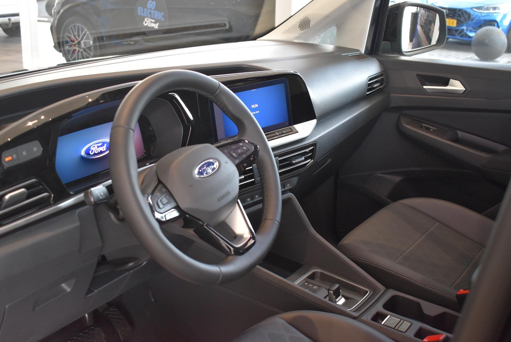 Ford Tourneo Connect 1.5 EcoBoost PHEV L2 Limited/Titanium |, Auto's, Dealer onderhouden, 1498 cc, 150 pk, Blauw