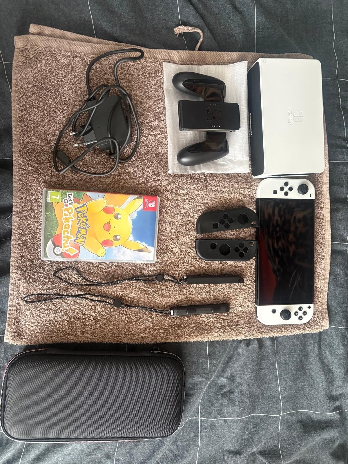 Nintendo Switch OLED met Pokémon: Let's Go, Pikachu!, Ophalen of Verzenden