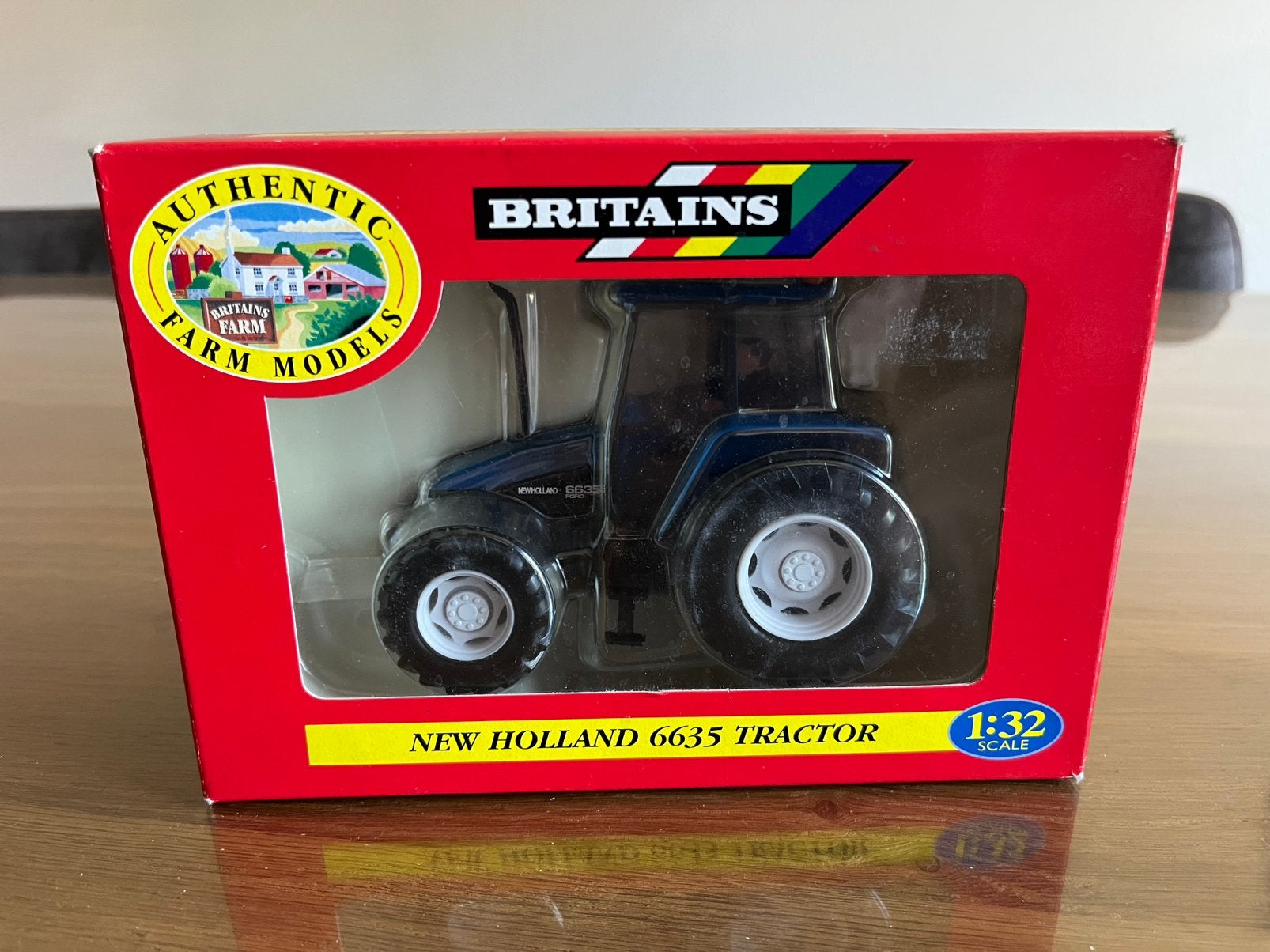New Holland 6635 trekker Britains 9487, Hobby en Vrije tijd, Modelauto's | 1:32, Nieuw, Tractor of Landbouw, Britains, Ophalen of Verzenden
