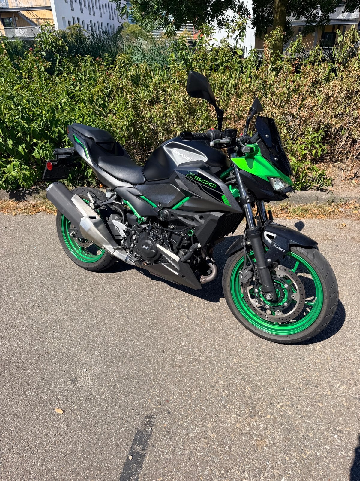 Kawasaki Z500 uit 2024 - A2 rijbewijs - Als nieuw!, 2 cilinders, Occasion, Particulier, Minimaal motorrijbewijs A2