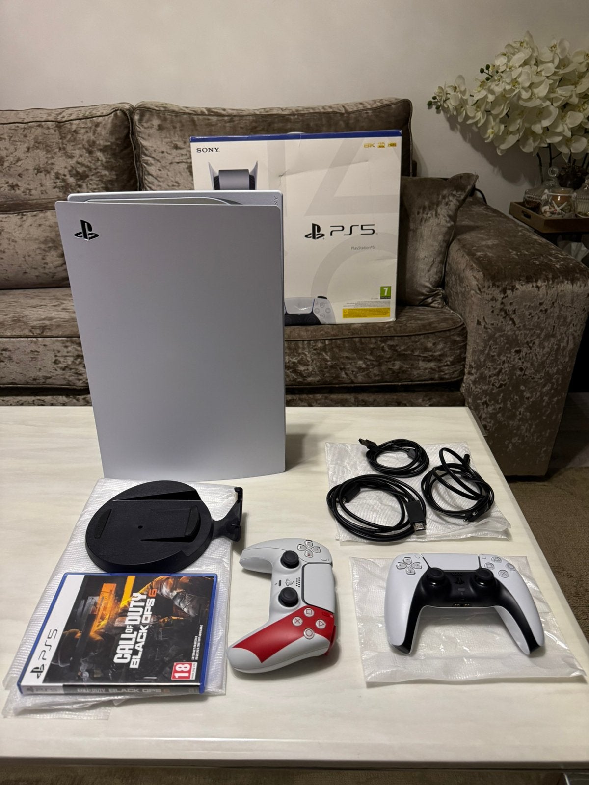 PS5 Disc Version 1TB + Joystick/horizontal stand/COD BO6, Ophalen of Verzenden, Zo goed als nieuw, Playstation 5