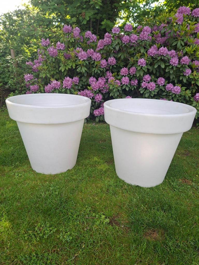 Bloempotten, rond:66 cm, hoog: 60 cm  € 25. twee voor € 40, Ophalen, Rond, Kunststof, Binnen
