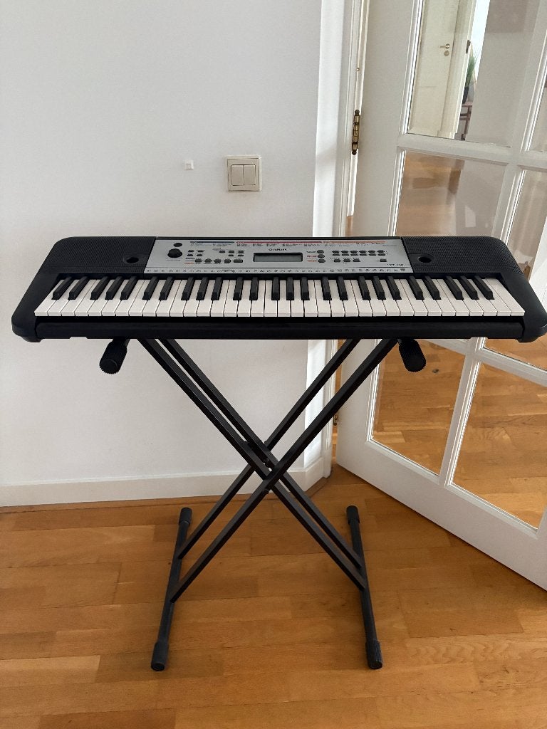 Yamaha YPT 260 Keyboard with Stand, Muziek en Instrumenten, Ophalen, Zo goed als nieuw, 61 toetsen, Yamaha