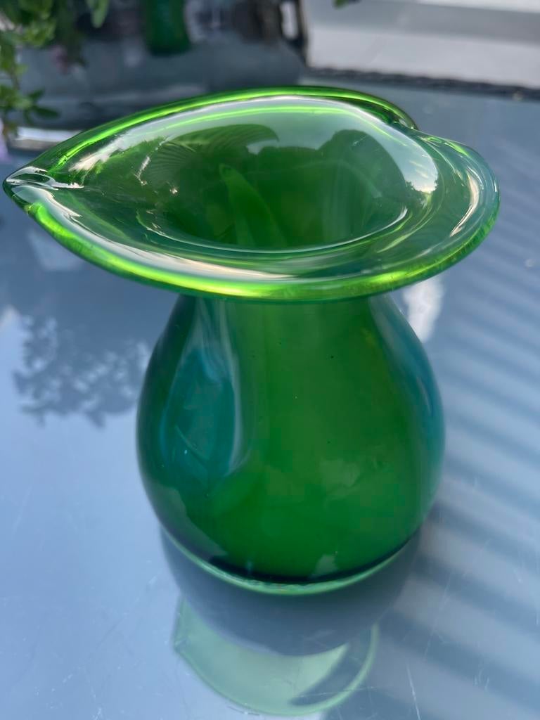 Vintage Groene Handgeblazen Glazen Vaas, Antiek en Kunst, Ophalen of Verzenden