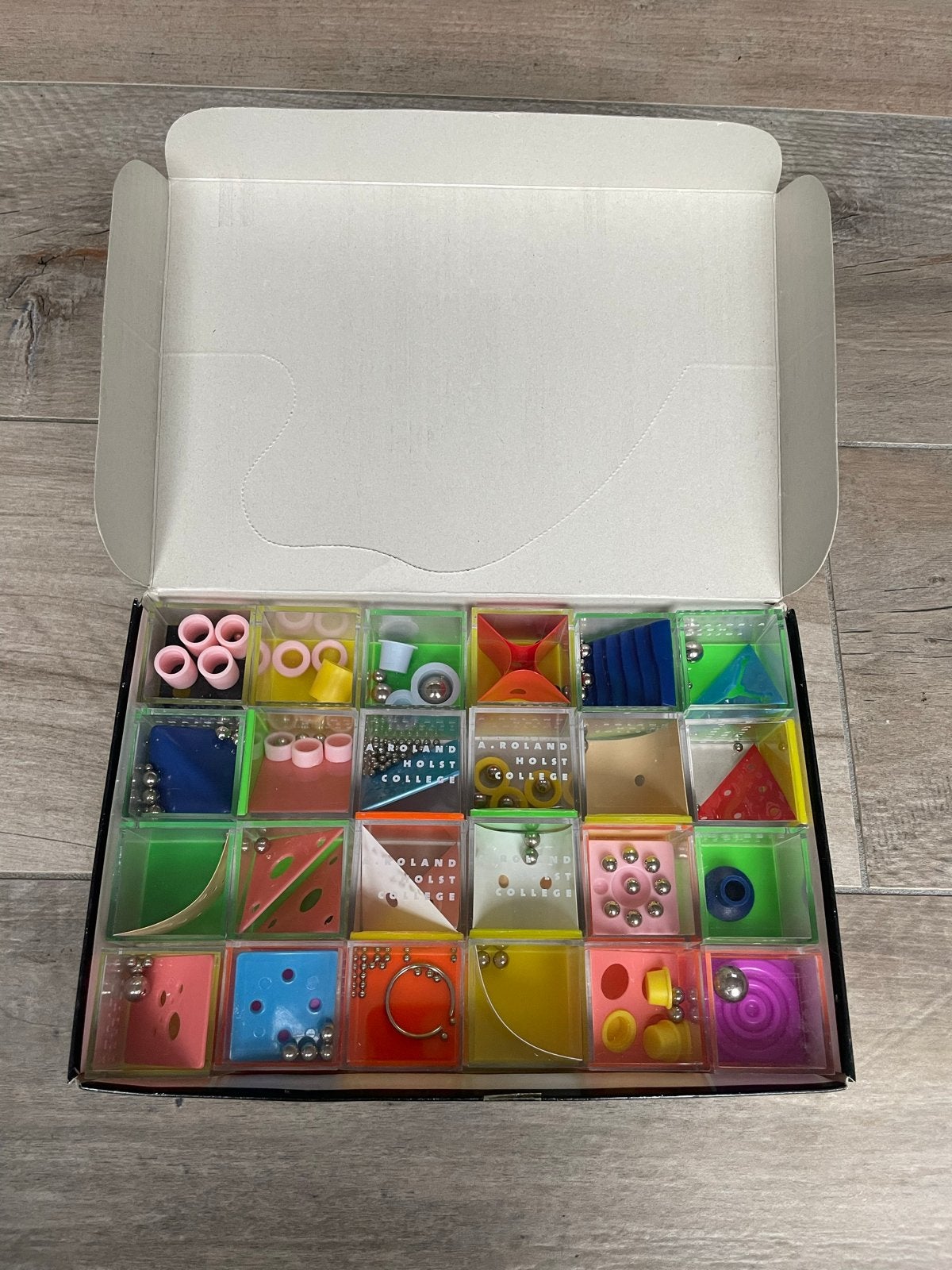 Bijzondere doos met 24 Cubic Patience Games - ARHC, Ophalen of Verzenden, Minder dan 500 stukjes, Nieuw, Rubik's of 3D-puzzel