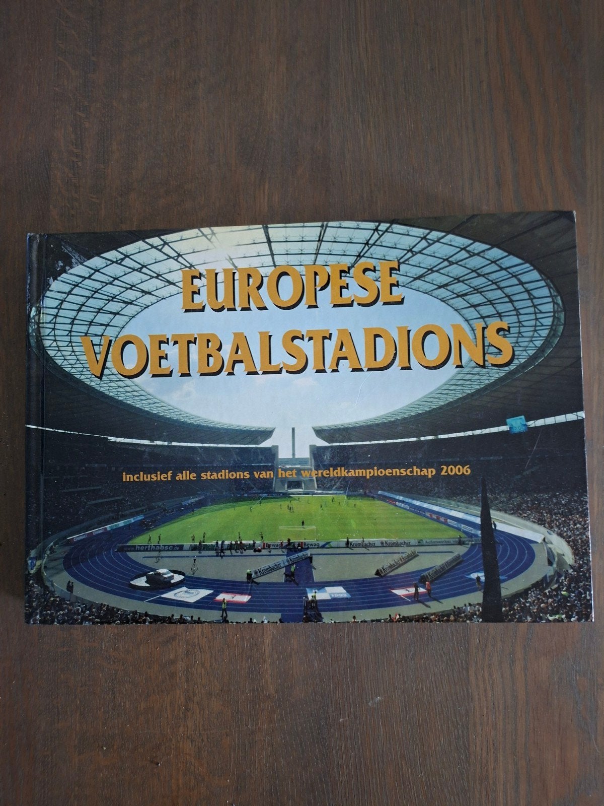 M. Heatley - EUROPESE VOETBALSTADIONS, Boeken, Ophalen of Verzenden, Zo goed als nieuw, M. Heatley, Balsport