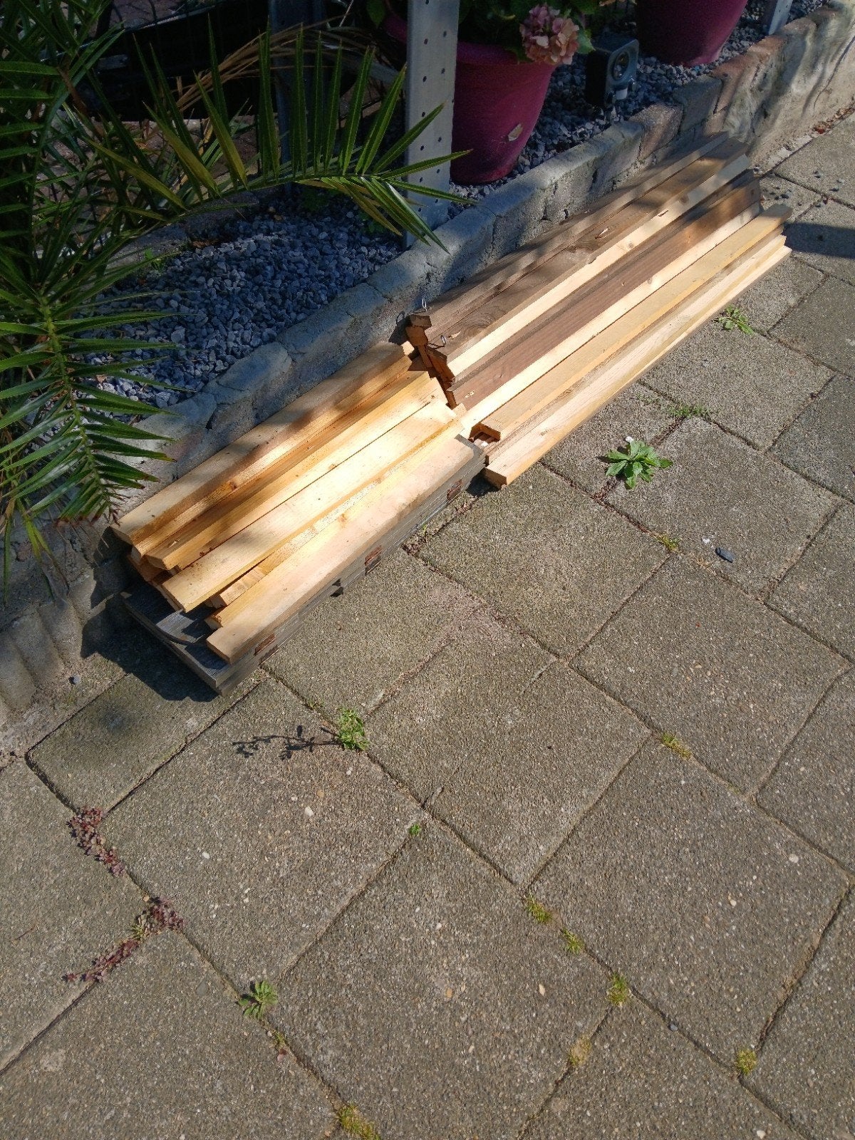 Gratis kachelhout - Pallets en planken, Tuin en Terras, Haardhout, Minder dan 3 m³, Ophalen, Overige houtsoorten, Blokken