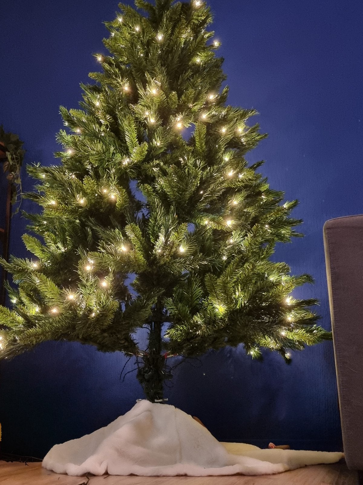 Kunst kerstboom met lampjes, Ophalen