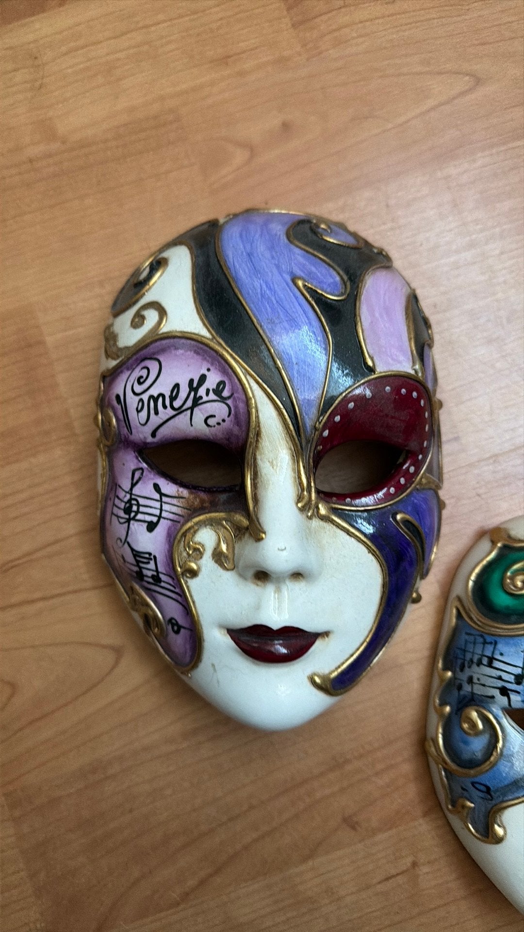 Keramieke maskers, Ophalen