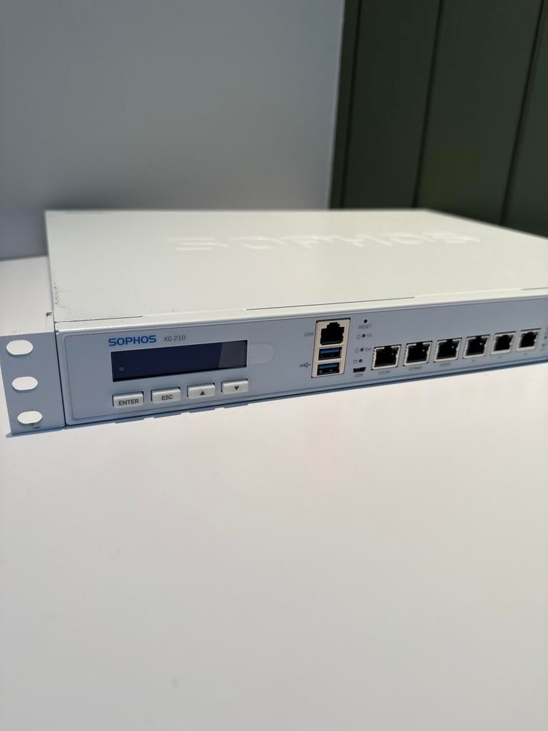 Sophos XG 210 Firewall / Router, Computers en Software, Ophalen of Verzenden, Gebruikt, Router