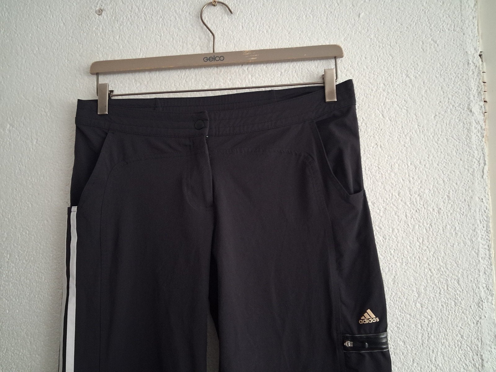 Adidas sportbroek zwart met witte strepen - Maat M, Kleding | Heren, Ophalen of Verzenden, Gedragen, Zwart