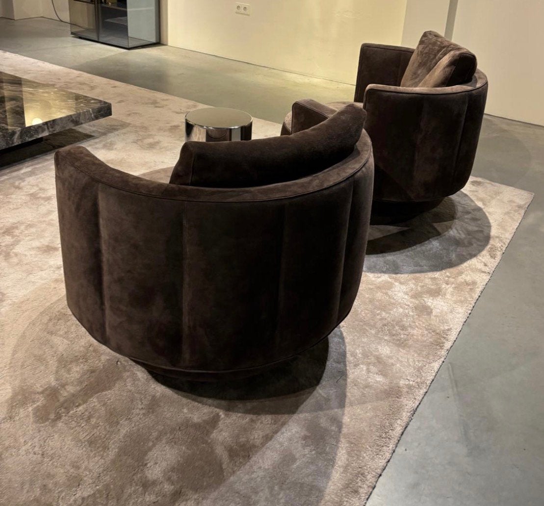 Minotti Bold Arm Chair M in Big Sur Nabuk leder LP € 7.000,-, Huis en Inrichting, Fauteuils, Info@micheldethouars.nl, Minotti