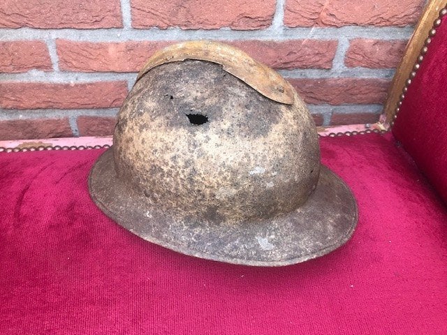 antieke Franse Adrian helm, WO2, bodemvondst, Ophalen of Verzenden, Landmacht, Overige gebieden, Helm of Baret