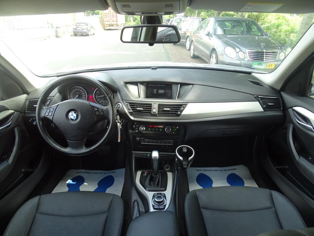 BMW X1 SDrive18i - AUTOMAAT - NAVIGATIE - TREKHAAK - LEDER -, Auto's, 4 cilinders, Leder, Bedrijf, 93 €/maand