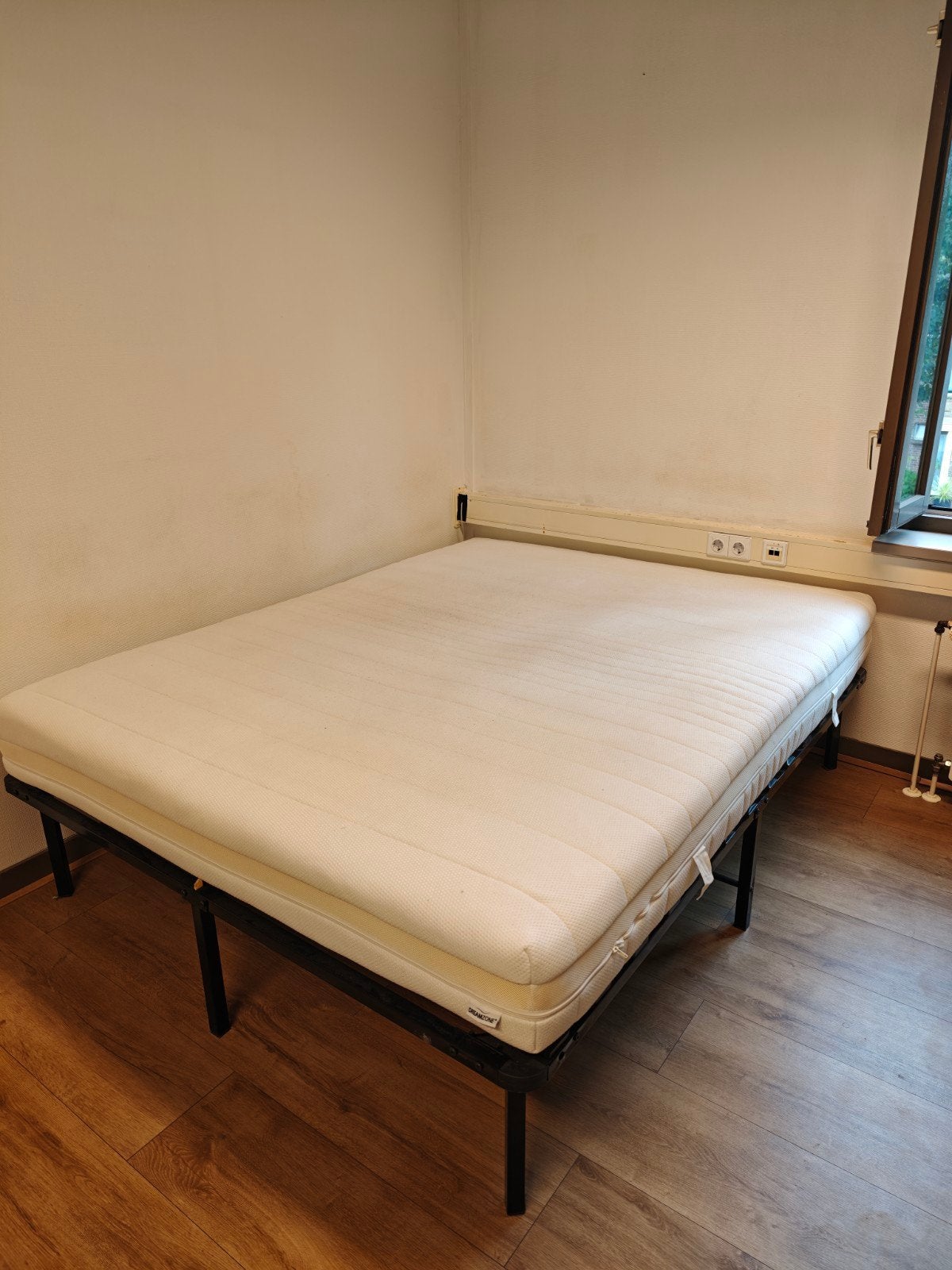 Bed 160x200 cm met matras, Tweepersoons, Ophalen of Verzenden, Zo goed als nieuw, 200 cm
