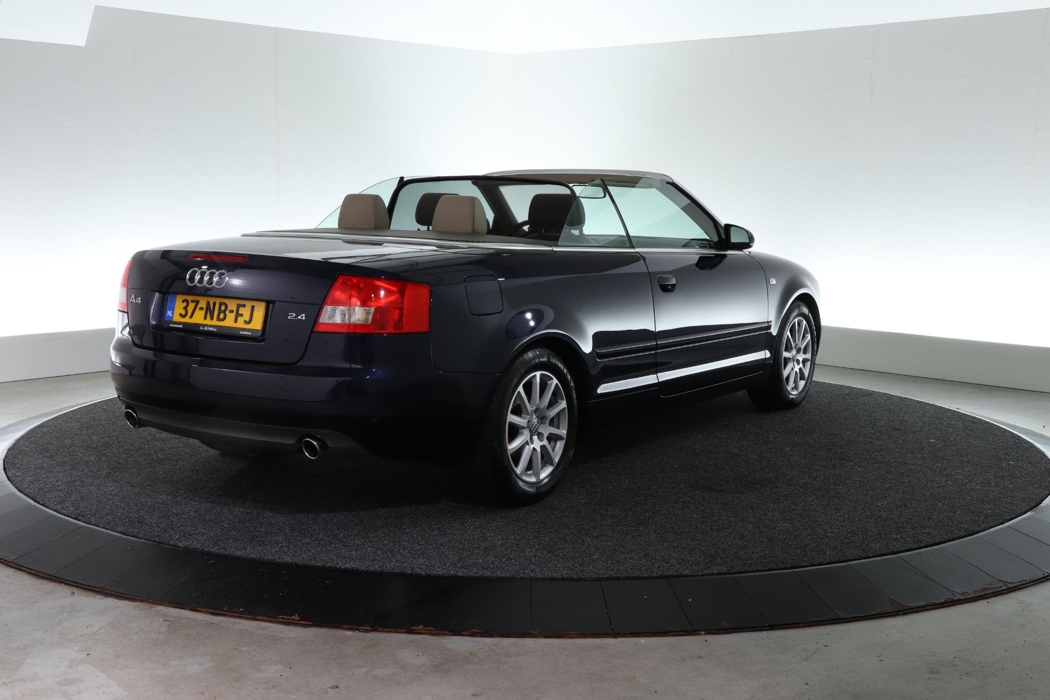 Audi A4 Cabriolet 2.4 V6 Pro Line | ORIG. NED |, Auto's, Audi, Gebruikt, Beige, Cabriolet, A4