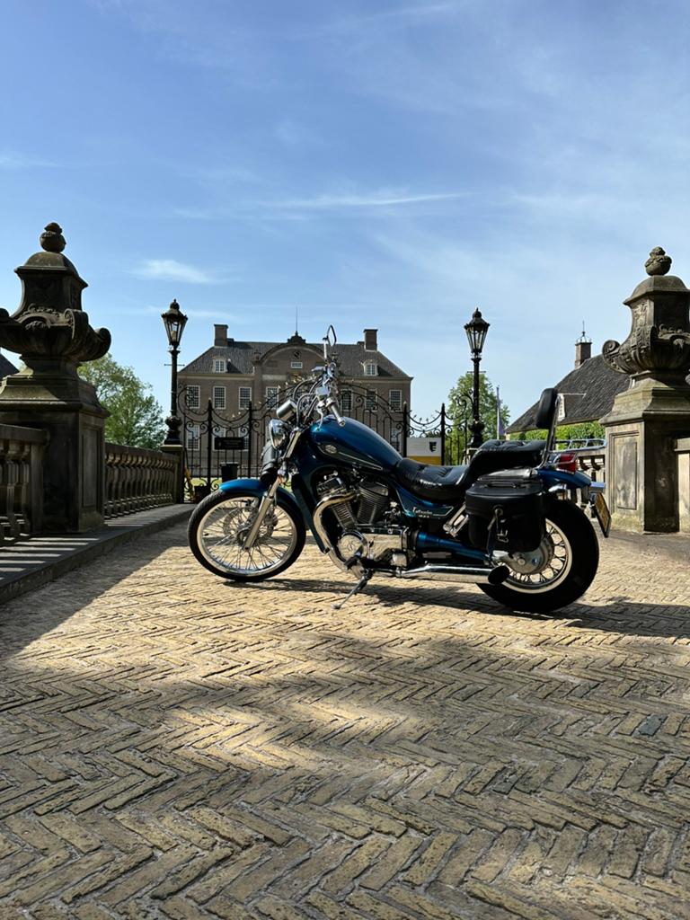 Super mooie Suzuki Intruder 800, Motoren, 2 cilinders, Gebruikt, Particulier, Meer dan 35 kW