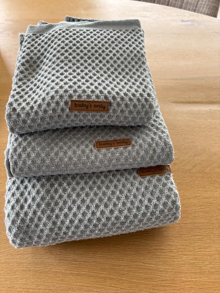 Te koop: 3 grijze dekentjes van baby’s only, Ophalen, Zo goed als nieuw, 100 cm of meer, Deken