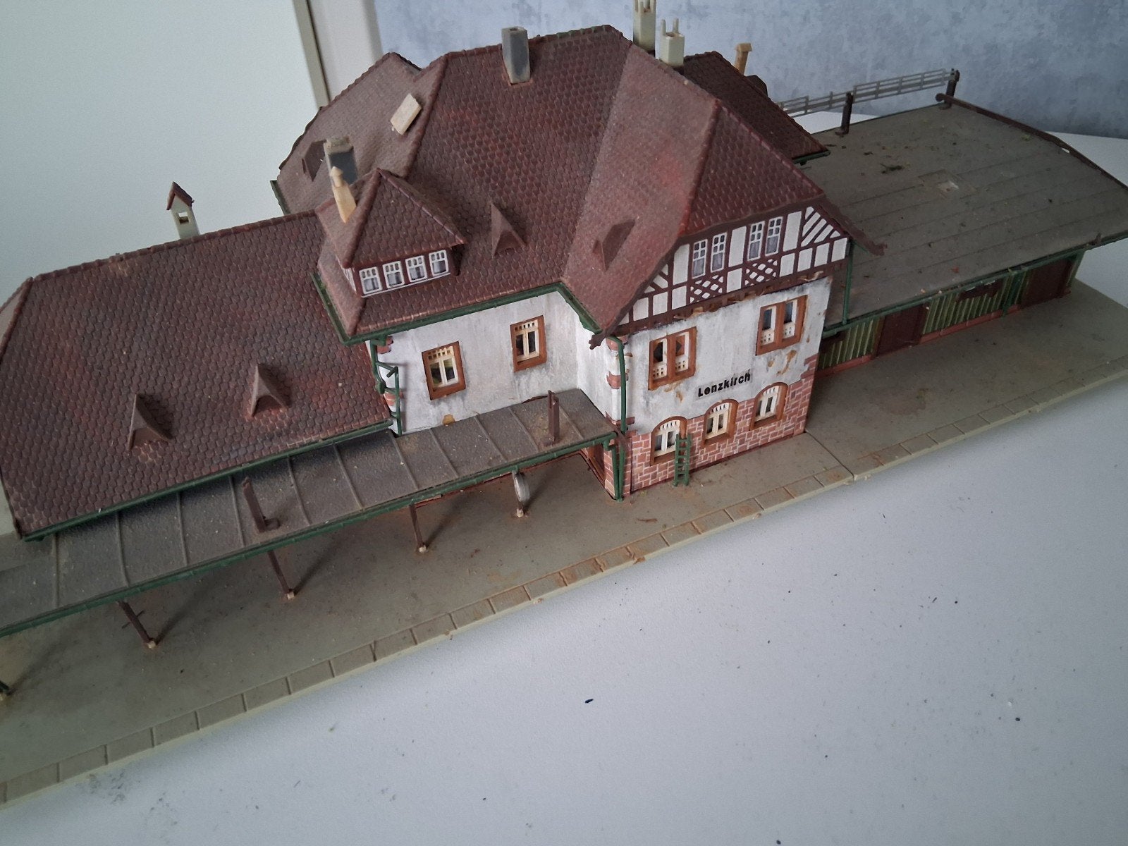 station gebouw, Hobby en Vrije tijd, Modeltreinen | H0, Ophalen of Verzenden, Gelijkstroom of Wisselstroom, Brug, Tunnel of Gebouw
