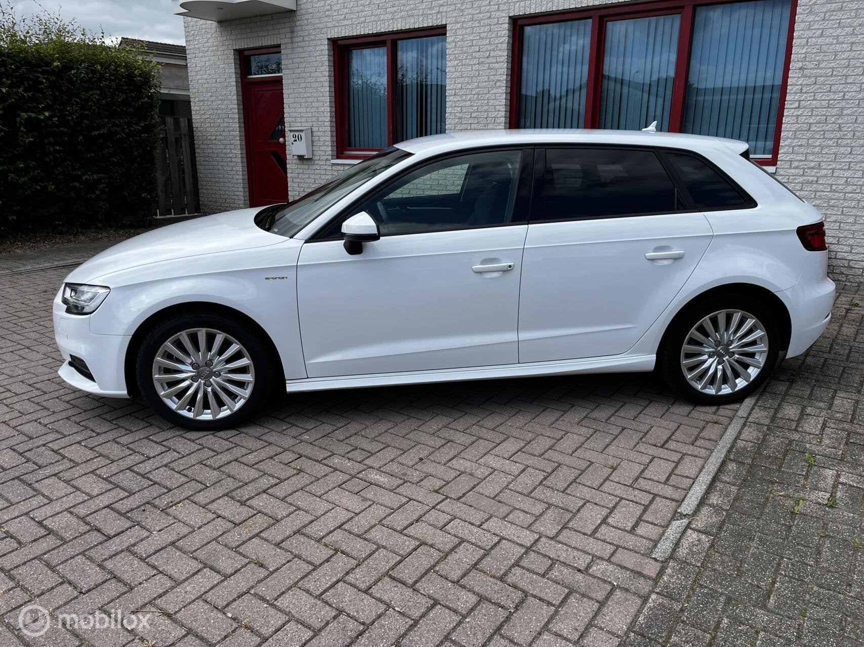Audi A3 Sportback 1.4 e-tron NAVI/VIRTUAL/CLIMA/CRUISE, Auto's, Audi, Stof, Gebruikt, 4 cilinders, Wit