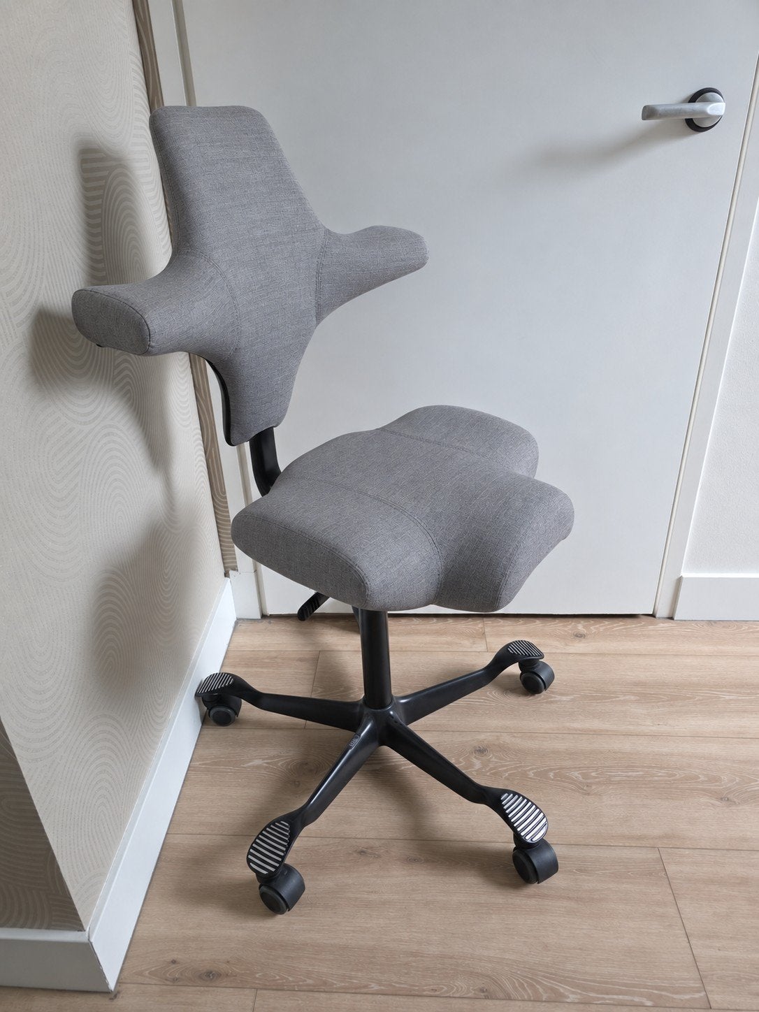 HÅG Capisco 8106 ergonomische bureaustoel - Grijs, Ophalen, Zo goed als nieuw, Grijs, Bureaustoel