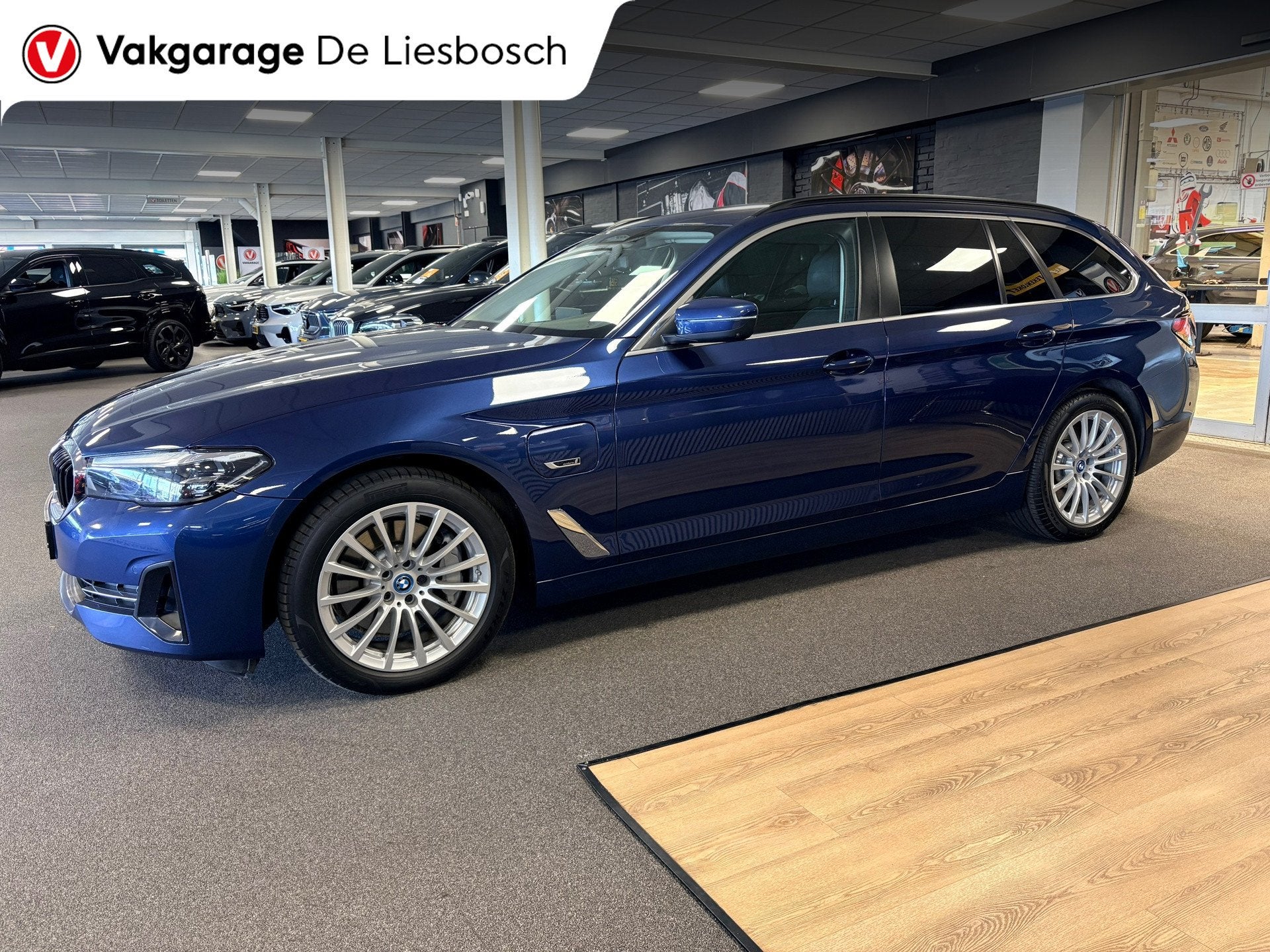 BMW 5-serie Touring 530e Business Edition Plus / trekhaak /, Auto's, Achterwielaandrijving, Gebruikt, 4 cilinders, Blauw