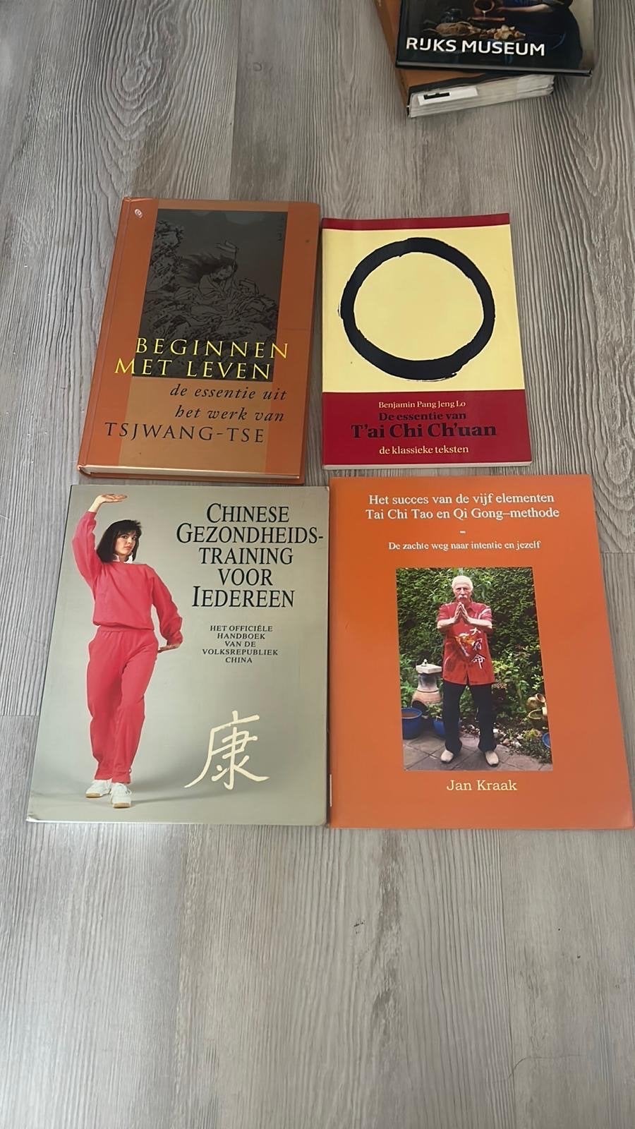 Boeken over Tai Chi, Qi Gong en Chinese gezondheid, Ophalen of Verzenden, Gelezen, Meditatie of Yoga, Instructieboek