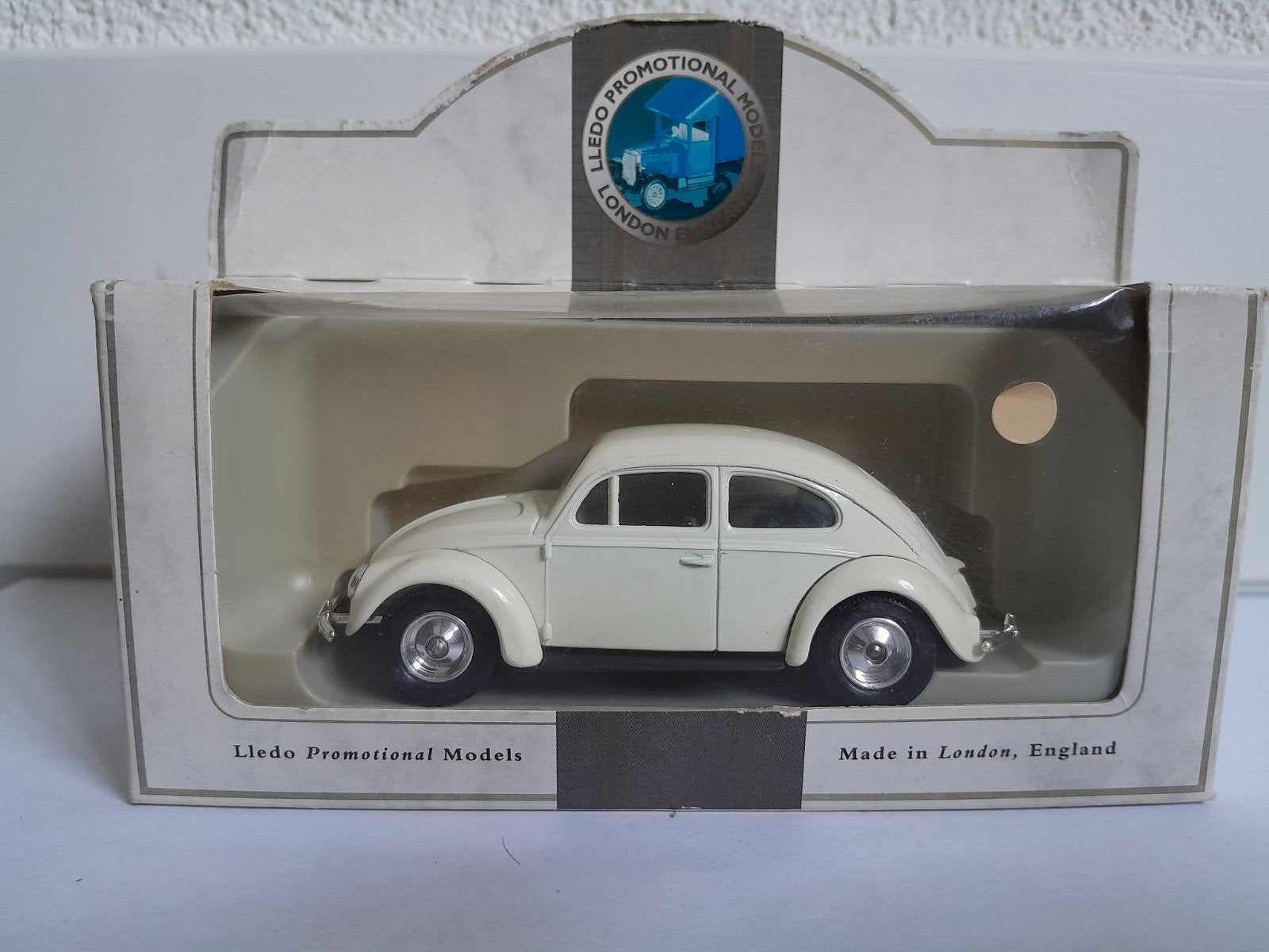 Lledo 1/43 VW Beetle (off-white), Hobby en Vrije tijd, Modelauto's | 1:43, Ophalen of Verzenden, Zo goed als nieuw, Auto, Overige merken