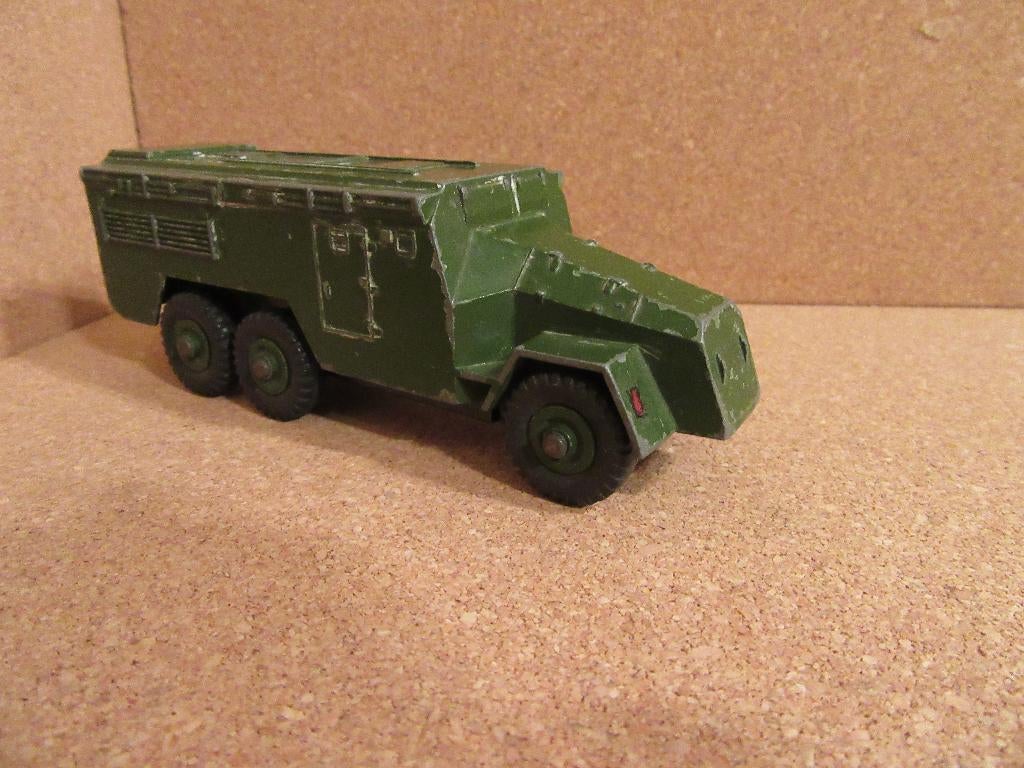 Dinky Toys Armoured Command Vehicle (nr. 677), Ophalen of Verzenden, Gebruikt, Bus of Vrachtwagen, Dinky Toys