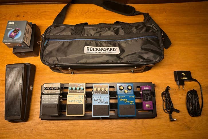 Compleet pedalboard Boss IR-2 DD-3 CH-1 BD-2 Korg PB Crybaby, Ophalen of Verzenden, Zo goed als nieuw, Volume