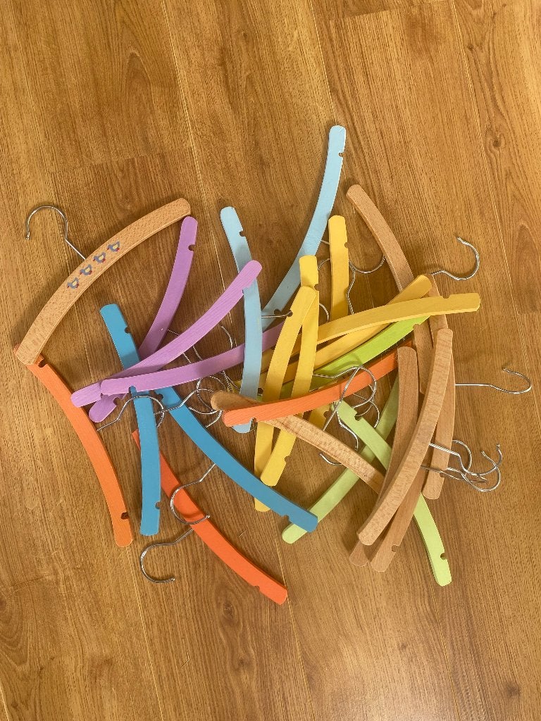 Kinderkledinghangers - Houten hangers in diverse kleuren, Ophalen, Gebruikt, Overige maten
