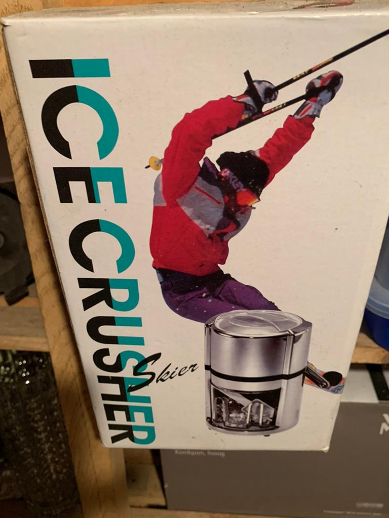 Crusher is een handmatige ijscrusher,, Ophalen of Verzenden, Zo goed als nieuw