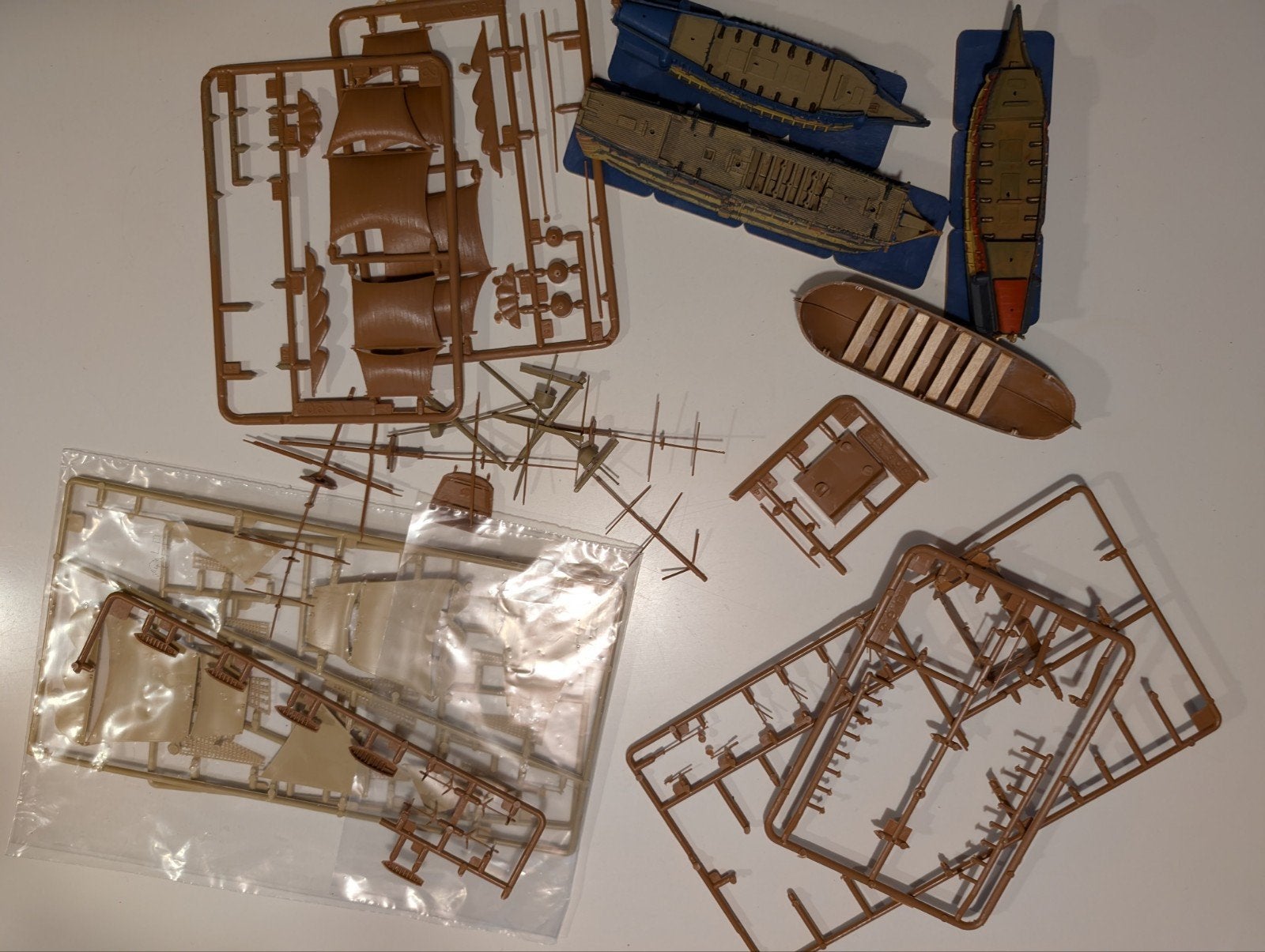 Restlot schepen diverse maten, Hobby en Vrije tijd, Modelbouw | Boten en Schepen, Verzenden, Gebruikt, 1:200 of kleiner, Overige merken