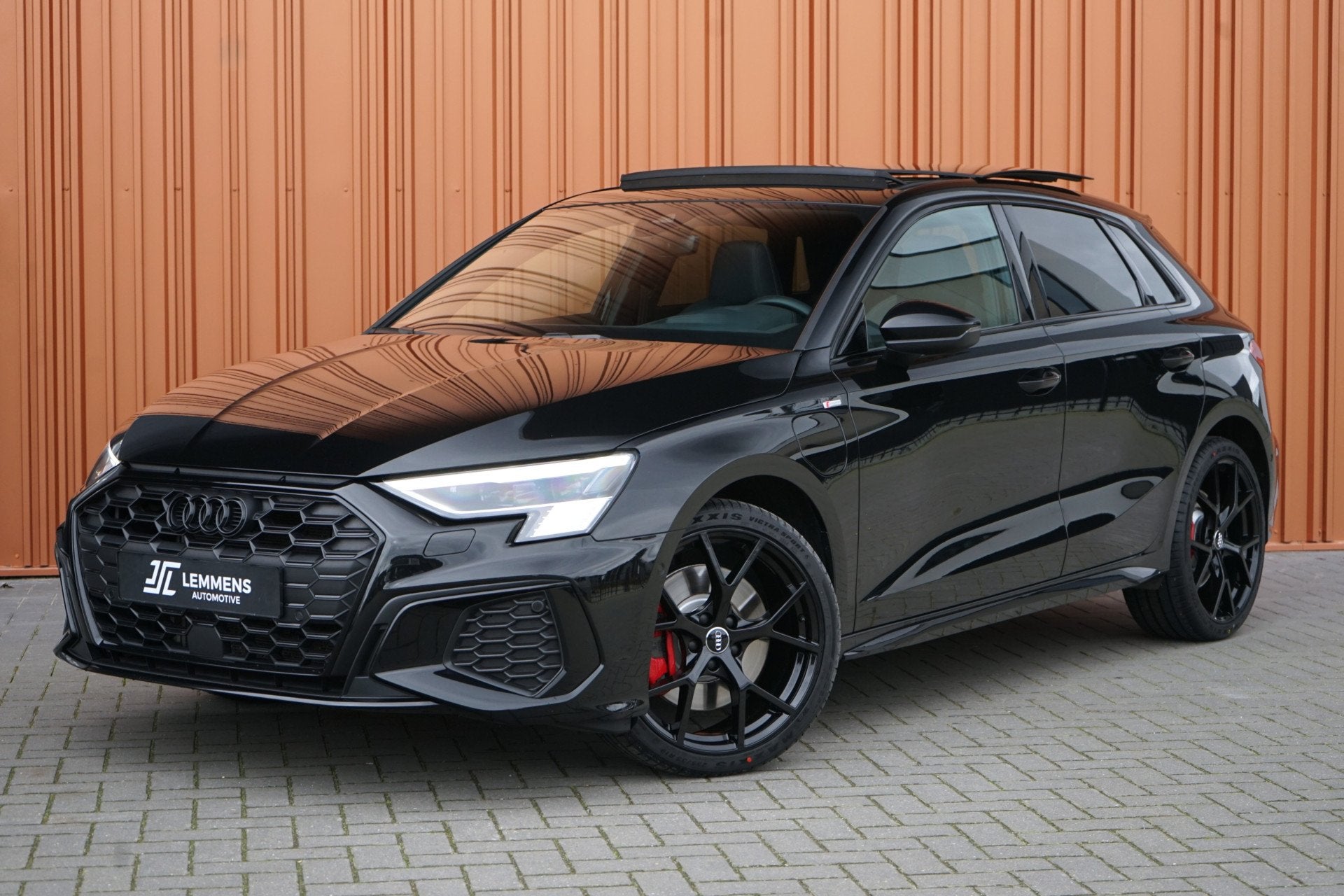 Audi A3 Sportback 45 TFSI e S-line 245PK Panodak RS-stoel Ma, Auto's, Automaat, Dealer onderhouden, Gebruikt, Zwart