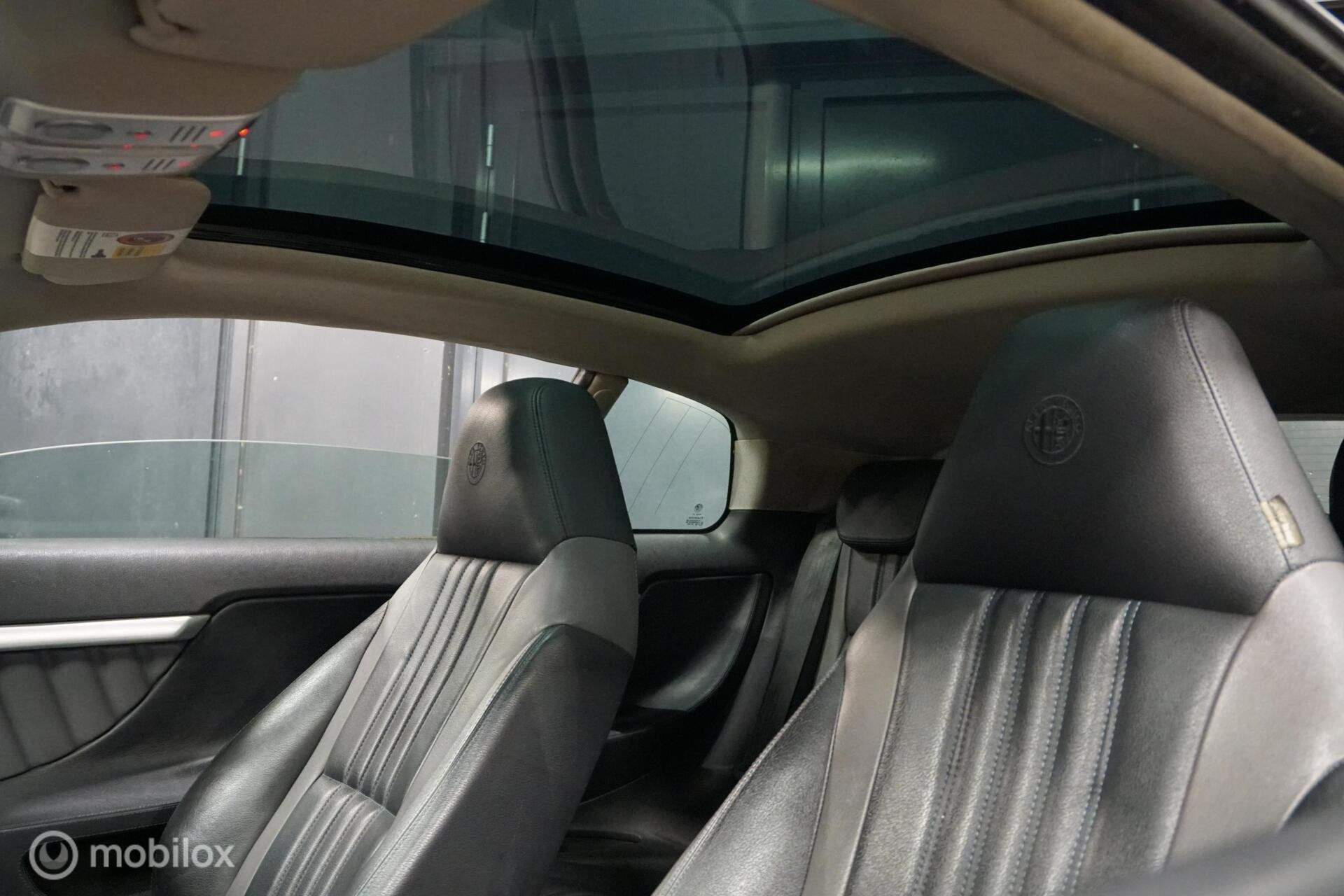 Alfa Romeo Brera 2.2 JTS SkyWindow lage km’s|pano|bose|led, Auto's, Brera, Gebruikt, 4 cilinders, 1445 kg