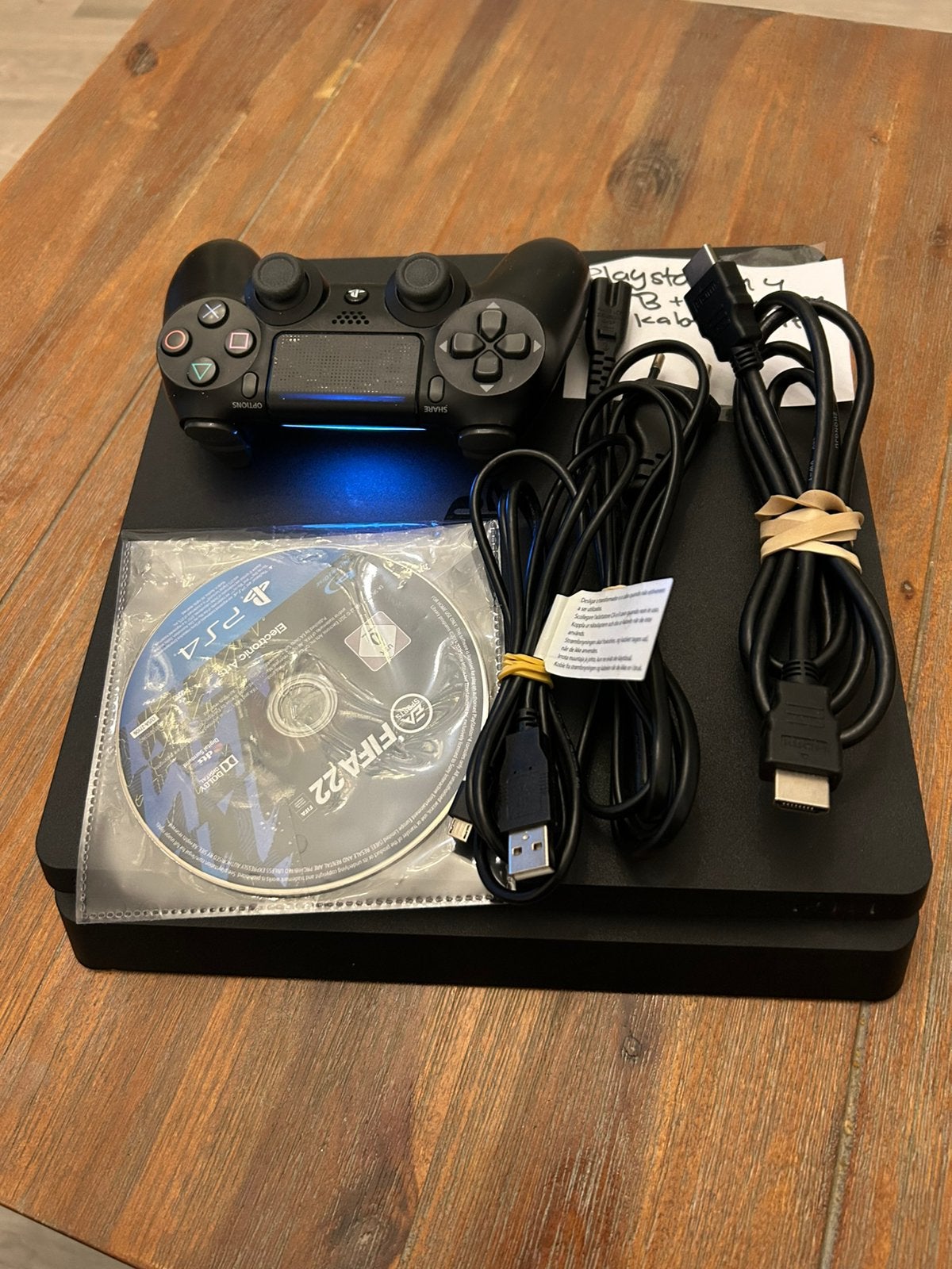 PlayStation 4 slim + controller 1TB kabels + fifa 22, Ophalen of Verzenden, Zo goed als nieuw, Met 1 controller, Slim