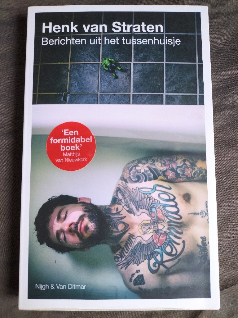 Henk van Straten - Berichten uit het tussenhuisje, Boeken, Ophalen of Verzenden, Zo goed als nieuw, Henk van Straten, Nederland