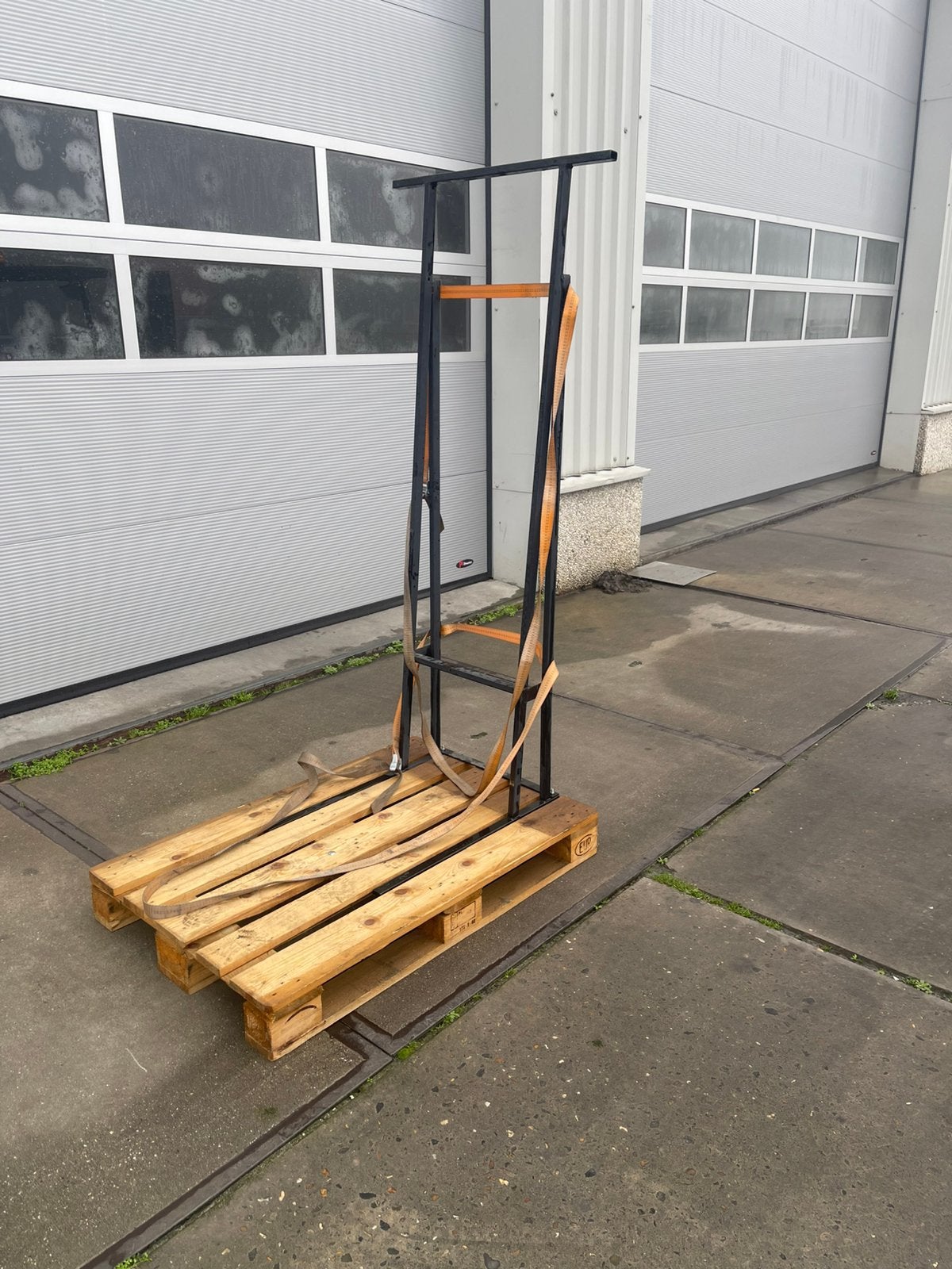 europallet met steun voor transport deuren kozijnen etc, Gebruikt, Minder dan 25 mm, Ophalen of Verzenden, Pallet