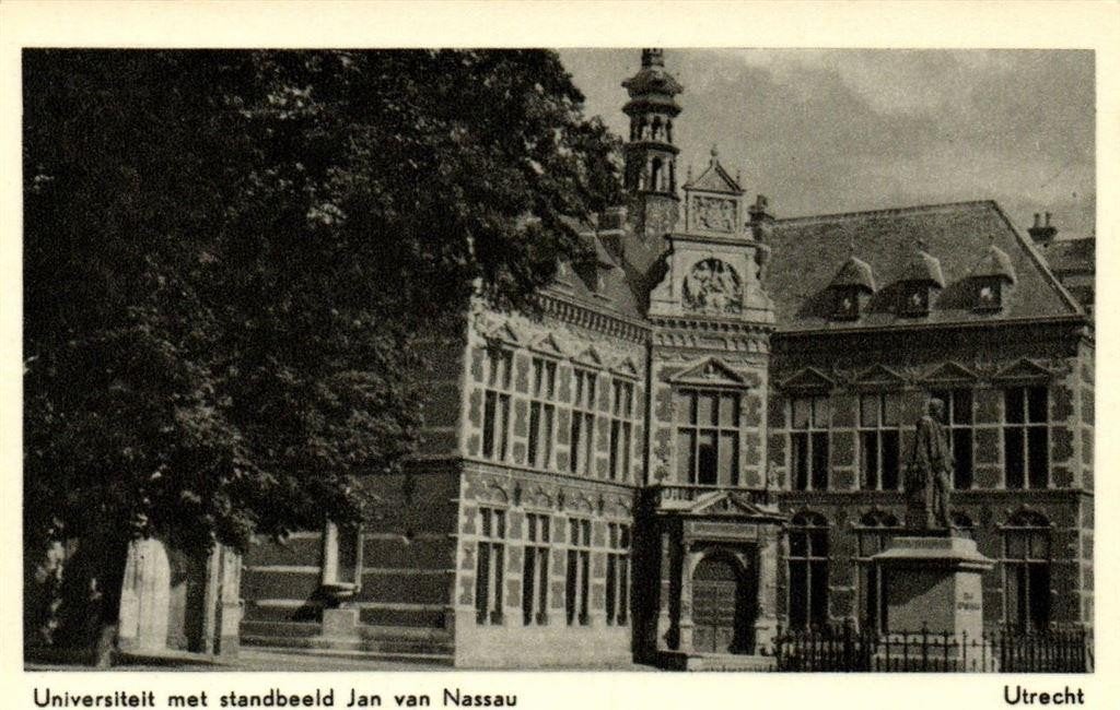 Universiteit met standbeeld Jan van Nassau - Utrecht - ongel, Ophalen of Verzenden, 1940 tot 1960, Ongelopen, Utrecht