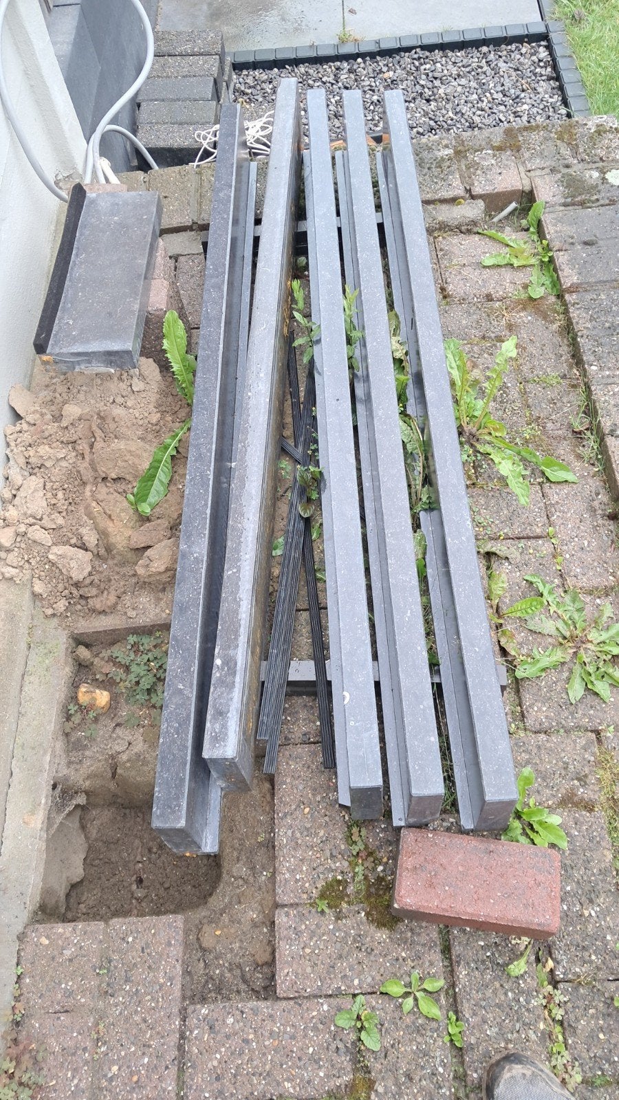 Hardstenen vendsterbanken, Ophalen