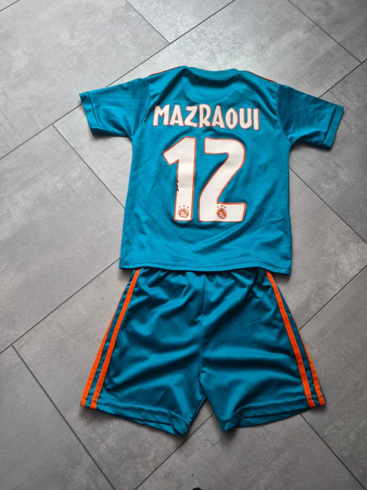 Ajax Mazraoui 12 tenue voor kinderen, Kinderen en Baby's, Ophalen, Gebruikt, Adidas, Jongen