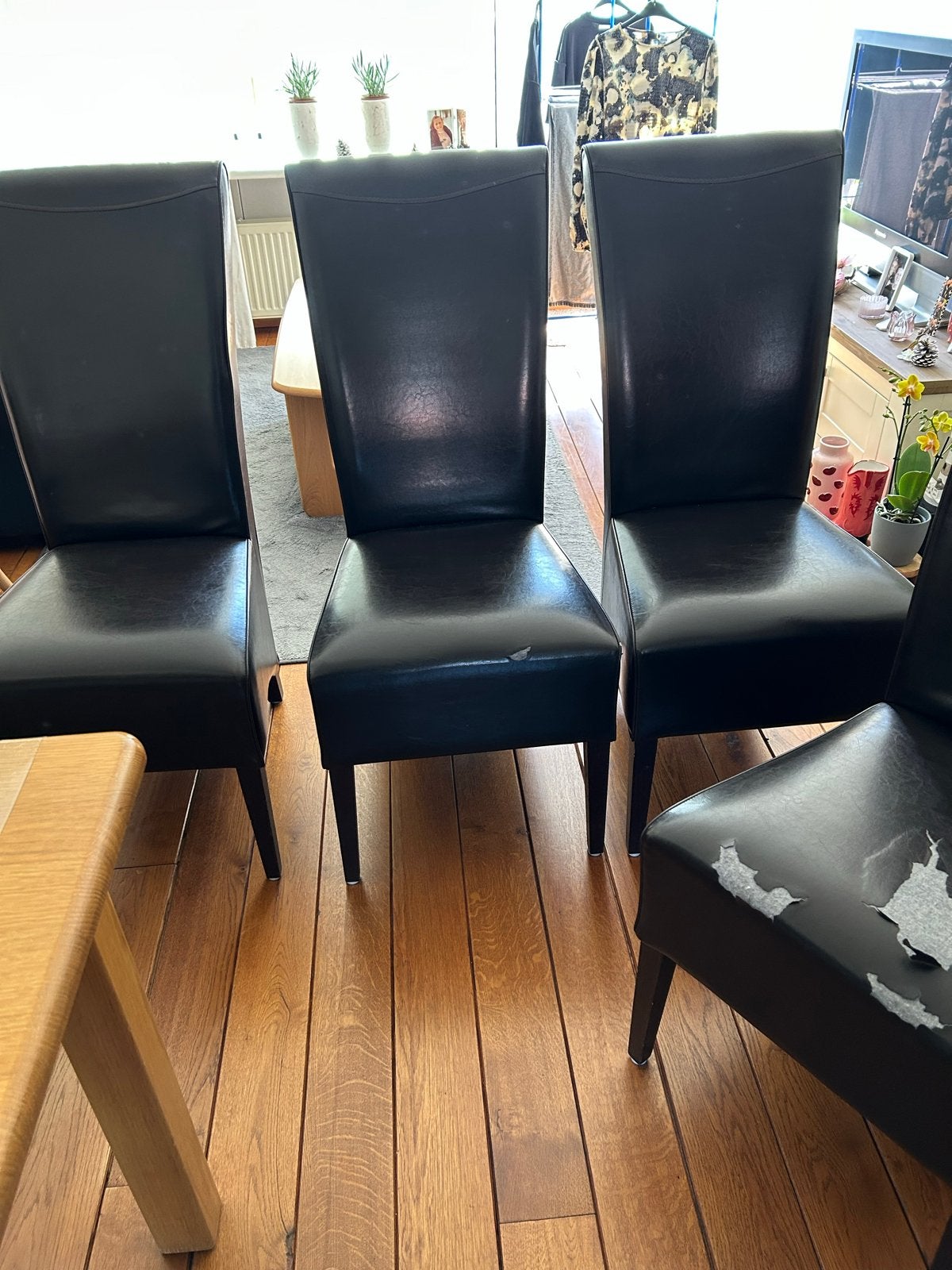 4 bruine eetkamerstoelen met gebruikssporen, Ophalen, Gebruikt, Bruin, Leer