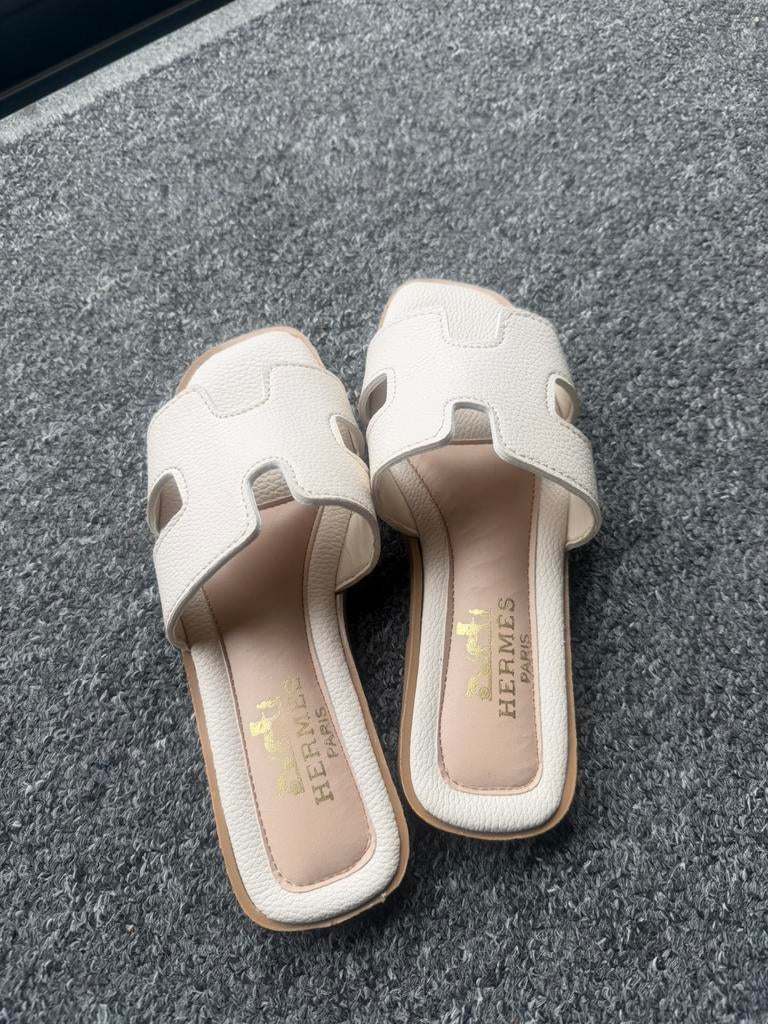 nieuwe slippers, Ophalen of Verzenden, Zo goed als nieuw
