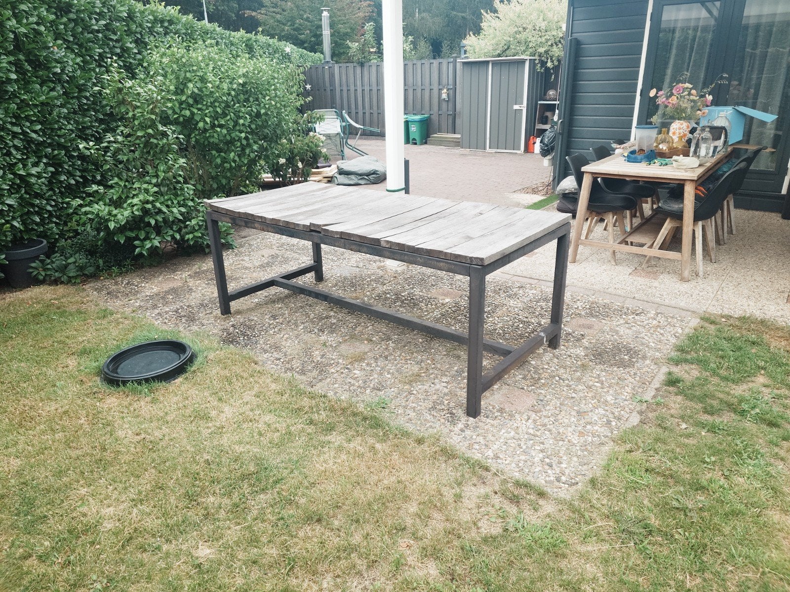 Zeer zware tuintafel met beschadigd bovenblad, Tuin en Terras, Tuintafels, Ophalen